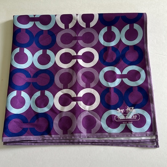 COACH & MISS X || Monogram Multi Color Scarf. Sz. 27.5” W x 26.12” L - Picture 4 of 10
